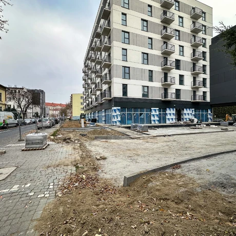 Rzeszów - Budowa Capital Towers Residence w sąsiedztwie hali Podpromie [listopad 2024] - fot 18