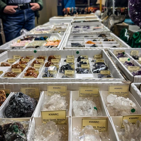 Rzeszów - Listopadowa Giełda Biżuterii i Minerałów w hali Podpromie - fot 19