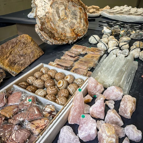 Rzeszów - Listopadowa Giełda Biżuterii i Minerałów w hali Podpromie - fot 21