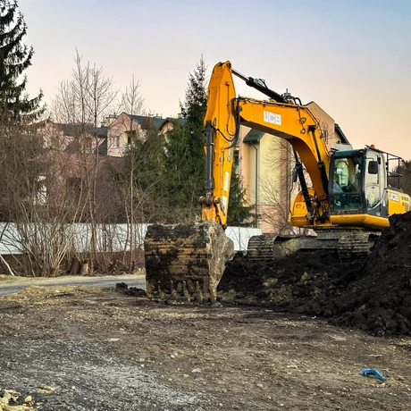 Rzeszów - Budowa drogi, która połączy ulice Krzyżanowskiego i Wieniawskiego [listopad 2024] - fot 10