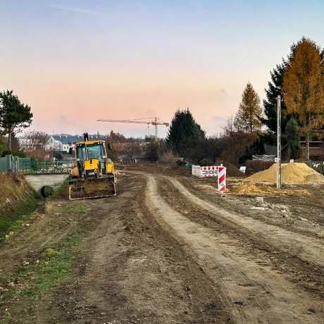 Rzeszów - Budowa drogi, która połączy ulice Krzyżanowskiego i Wieniawskiego [listopad 2024] - fot 11