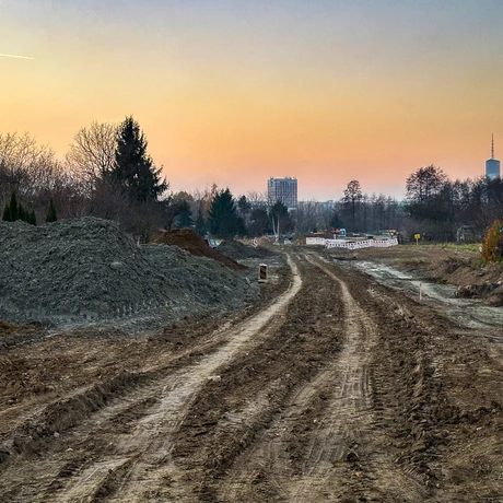 Rzeszów - Budowa drogi, która połączy ulice Krzyżanowskiego i Wieniawskiego [listopad 2024] - fot 12