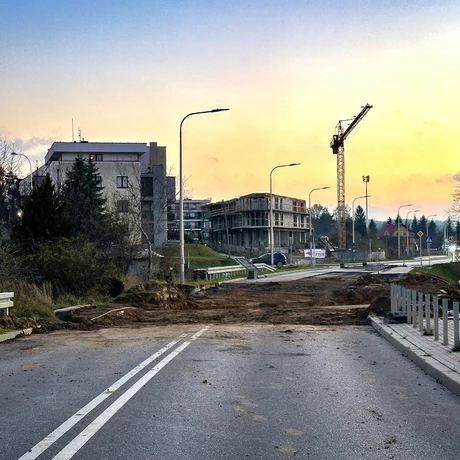 Rzeszów - Budowa drogi, która połączy ulice Krzyżanowskiego i Wieniawskiego [listopad 2024] - fot 17