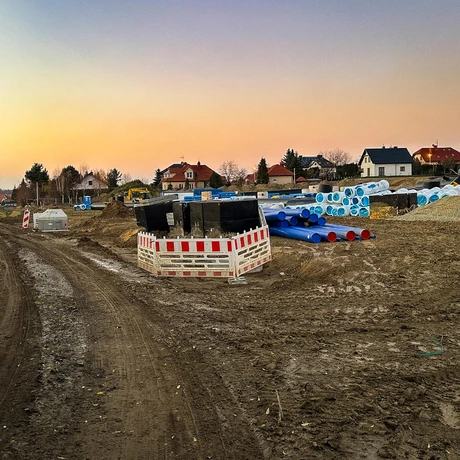 Rzeszów - Budowa drogi, która połączy ulice Krzyżanowskiego i Wieniawskiego [listopad 2024] - fot 20