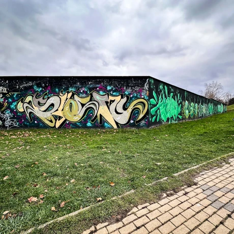 Rzeszów - Graffiti na garażach w Parku Zdrowia na osiedlu Kmity - fot 3
