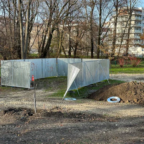 Rzeszów - Rewitalizacja parku na osiedlu Słocina [listopad 2024] - fot 14