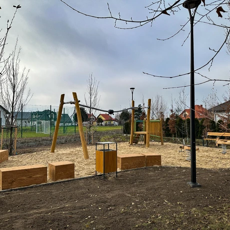 Rzeszów - Budowa ogrodu kieszonkowego na osiedlu Biała [grudzień 2024] - fot 25