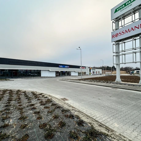 Rzeszów - Nowy park handlowy przy ul. Przemysłowej w Rzeszowie - fot 7