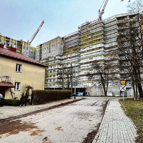 Rzeszów - Budowa 12-piętrowego budynku mieszkalnego przy ul. Langiewicza [grudzień 2024] - fot 4