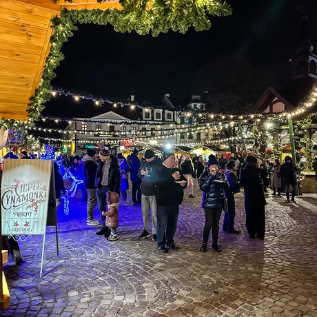 Rzeszów - Otwarcie Świątecznego Miasteczka - 6.12.2024 - fot 12