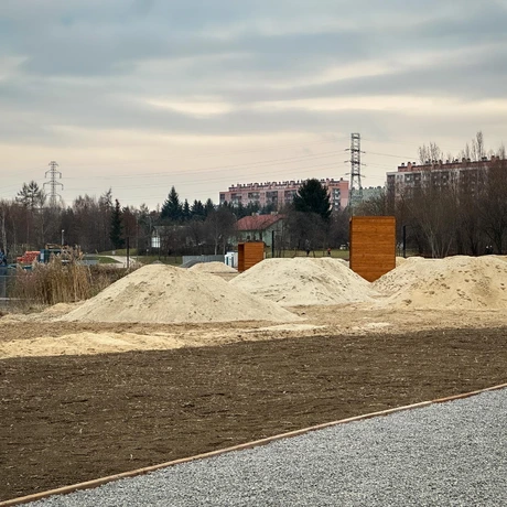 Rzeszów - Budowa miejskiej plaży nad Wisłokiem [grudzień 2024] - fot 11