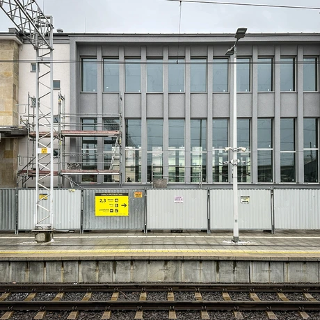 Rzeszów -  Modernizacja budynku dworca PKP w Rzeszowie [grudzień 2024] - fot 3