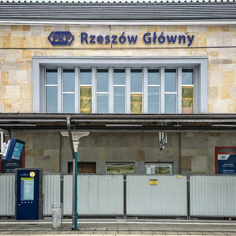 Rzeszów -  Modernizacja budynku dworca PKP w Rzeszowie [grudzień 2024] - fot 13