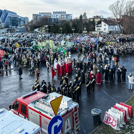 Rzeszów - 10. Orszak Trzech Króli przeszedł ulicami Rzeszowa - fot 7
