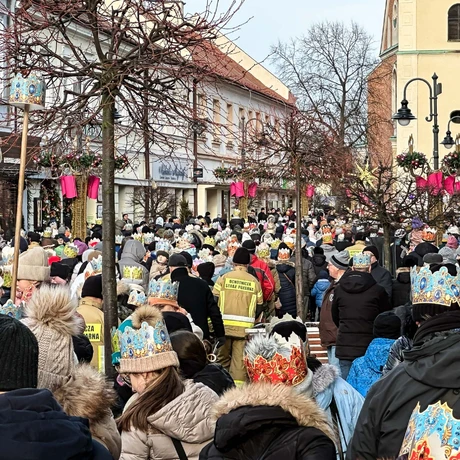 Rzeszów - 10. Orszak Trzech Króli przeszedł ulicami Rzeszowa - fot 41