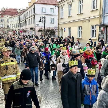 Rzeszów - 10. Orszak Trzech Króli przeszedł ulicami Rzeszowa - fot 20