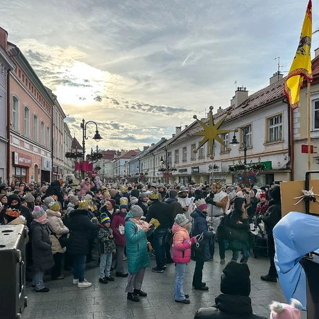 Rzeszów - 10. Orszak Trzech Króli przeszedł ulicami Rzeszowa - fot 39