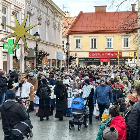 Rzeszów - 10. Orszak Trzech Króli przeszedł ulicami Rzeszowa - fot 30