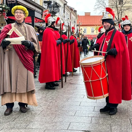 Rzeszów - 10. Orszak Trzech Króli przeszedł ulicami Rzeszowa - fot 32