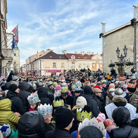 Rzeszów - 10. Orszak Trzech Króli przeszedł ulicami Rzeszowa - fot 31