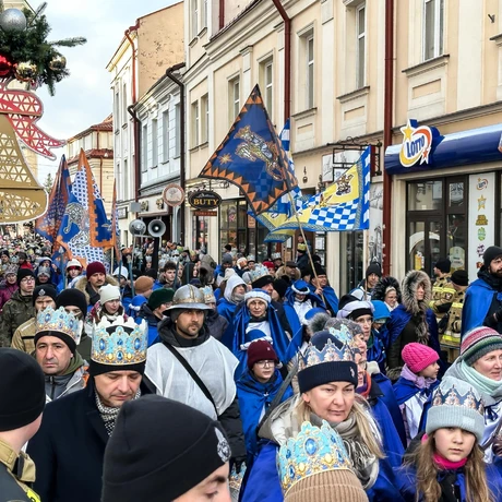 Rzeszów - 10. Orszak Trzech Króli przeszedł ulicami Rzeszowa - fot 42