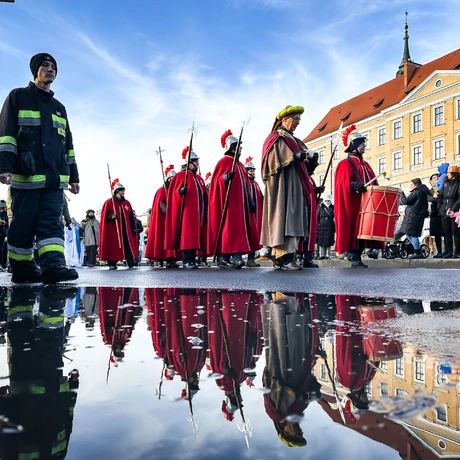 Rzeszów - 10. Orszak Trzech Króli przeszedł ulicami Rzeszowa - fot 1