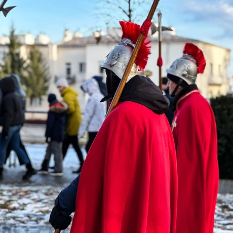 Rzeszów - 10. Orszak Trzech Króli przeszedł ulicami Rzeszowa - fot 16