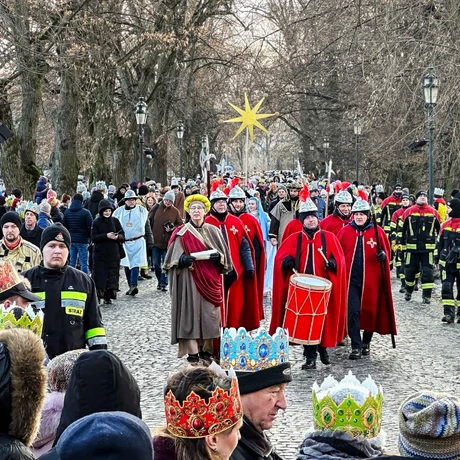 Rzeszów - 10. Orszak Trzech Króli przeszedł ulicami Rzeszowa - fot 40