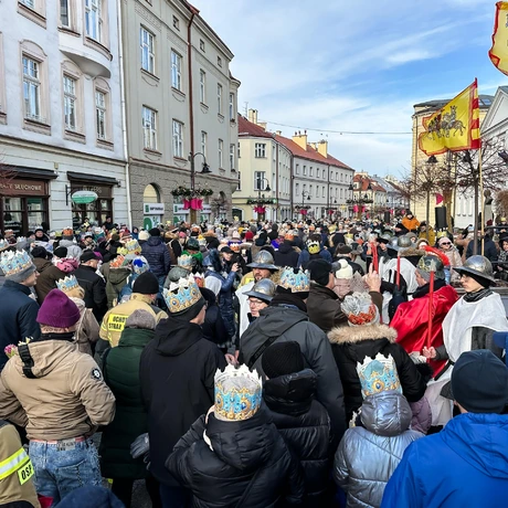 Rzeszów - 10. Orszak Trzech Króli przeszedł ulicami Rzeszowa - fot 22