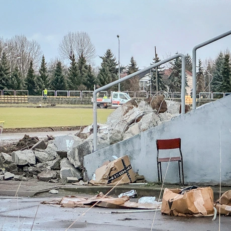 Rzeszów - Prace rozbiórkowe na stadionie Resovii przy ul. Wyspiańskiego - fot 31