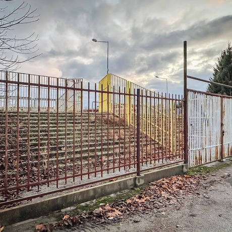 Rzeszów - Prace rozbiórkowe na stadionie Resovii przy ul. Wyspiańskiego - fot 27