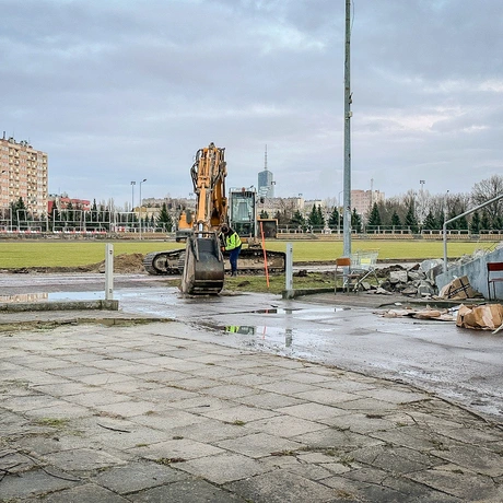 Rzeszów - Prace rozbiórkowe na stadionie Resovii przy ul. Wyspiańskiego - fot 26