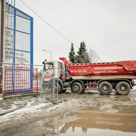 Rzeszów - Prace rozbiórkowe na stadionie Resovii przy ul. Wyspiańskiego - fot 29