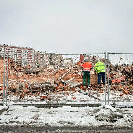Rzeszów - Prace rozbiórkowe na stadionie Resovii przy ul. Wyspiańskiego - fot 22