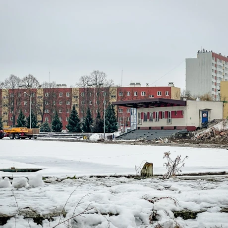 Rzeszów - Prace rozbiórkowe na stadionie Resovii przy ul. Wyspiańskiego - fot 25