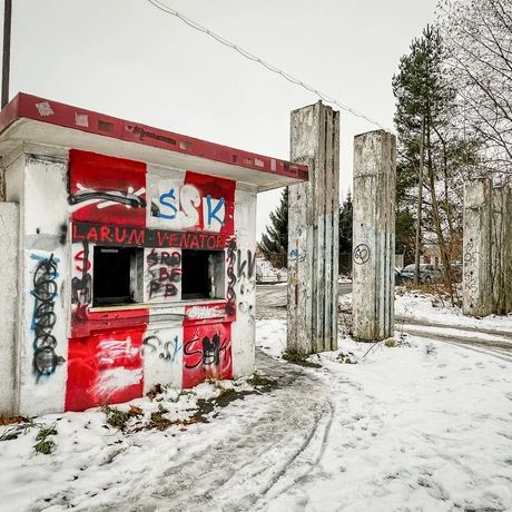 Rzeszów - Prace rozbiórkowe na stadionie Resovii przy ul. Wyspiańskiego - fot 15