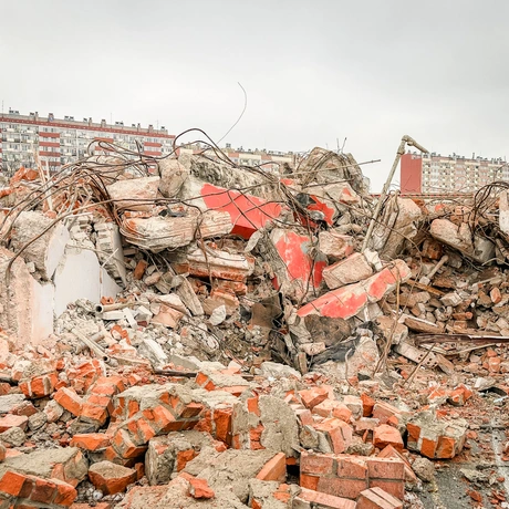 Rzeszów - Prace rozbiórkowe na stadionie Resovii przy ul. Wyspiańskiego - fot 8