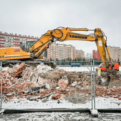 Rzeszów - Prace rozbiórkowe na stadionie Resovii przy ul. Wyspiańskiego - fot 4