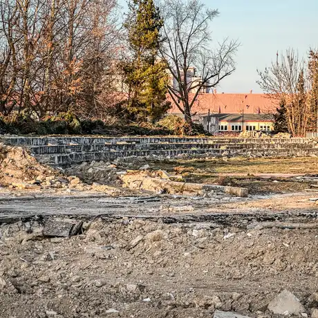 Rzeszów - Prace rozbiórkowe na stadionie Resovii przy ul. Wyspiańskiego [27.01.2025] - fot 10