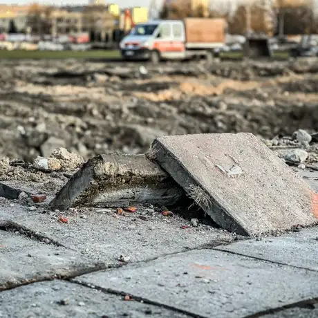 Rzeszów - Prace rozbiórkowe na stadionie Resovii przy ul. Wyspiańskiego [27.01.2025] - fot 9