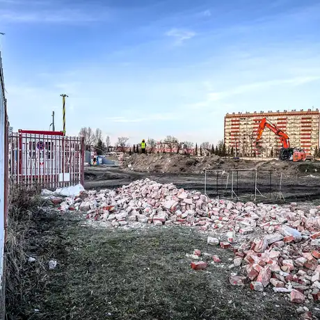 Rzeszów - Prace rozbiórkowe na stadionie Resovii przy ul. Wyspiańskiego [27.01.2025] - fot 17
