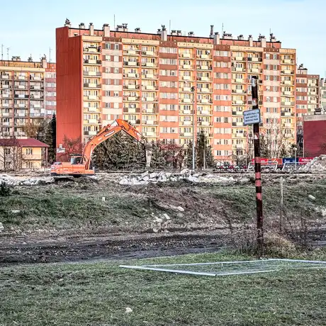 Rzeszów - Prace rozbiórkowe na stadionie Resovii przy ul. Wyspiańskiego [27.01.2025] - fot 19