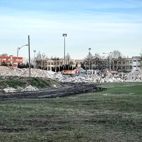 Rzeszów - Prace rozbiórkowe na stadionie Resovii przy ul. Wyspiańskiego [27.01.2025] - fot 18