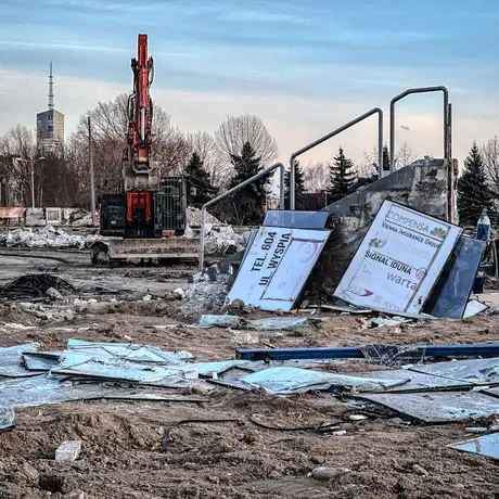 Rzeszów - Prace rozbiórkowe na stadionie Resovii przy ul. Wyspiańskiego [27.01.2025] - fot 26