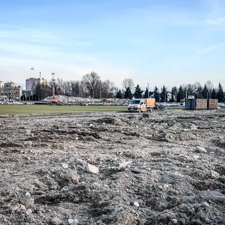 Rzeszów - Prace rozbiórkowe na stadionie Resovii przy ul. Wyspiańskiego [27.01.2025] - fot 4