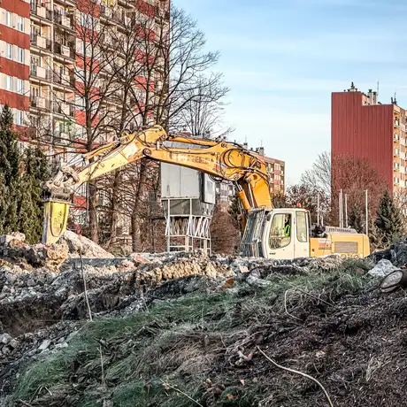 Rzeszów - Prace rozbiórkowe na stadionie Resovii przy ul. Wyspiańskiego [27.01.2025] - fot 1