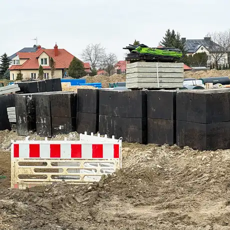 Rzeszów -  Budowa drogi, która połączy ulice Krzyżanowskiego i Wieniawskiego [luty 2025] - fot 22