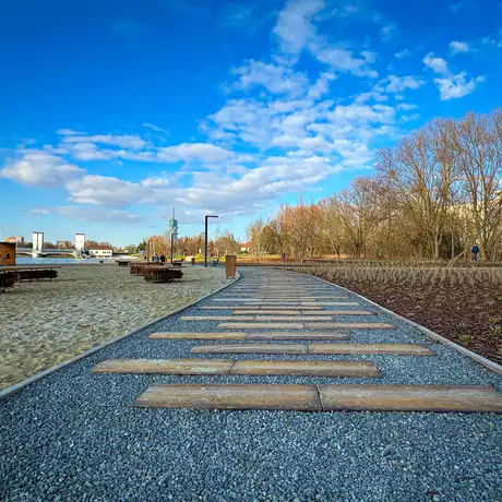 Rzeszów - Słoneczna niedziela na miejskiej plaży - fot 12