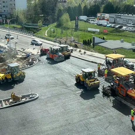 Rzeszów - Prace wykończeniowe na Moście Załęskim i roboty na skrzyżowaniu ul. Siemieńskiego z ul. Maczka [kwiecień 2025] - fot 16
