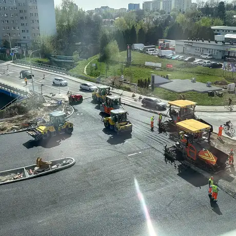 Rzeszów - Prace wykończeniowe na Moście Załęskim i roboty na skrzyżowaniu ul. Siemieńskiego z ul. Maczka [kwiecień 2025] - fot 8